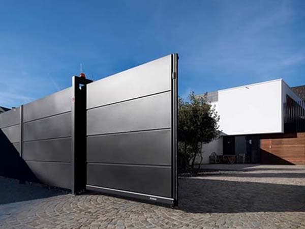 High-Quality Sliding Gates in UAE